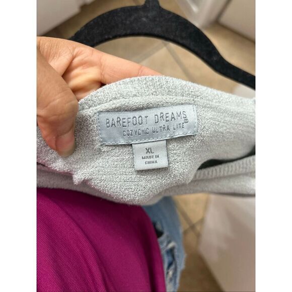 Barefoot dreams cozy front pockets long sleeve pull over size XL - Picture 4 of 4